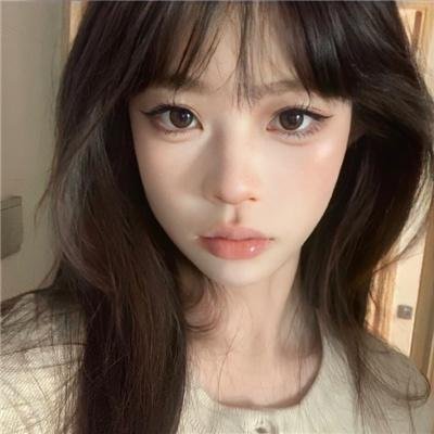 有色彩的女子